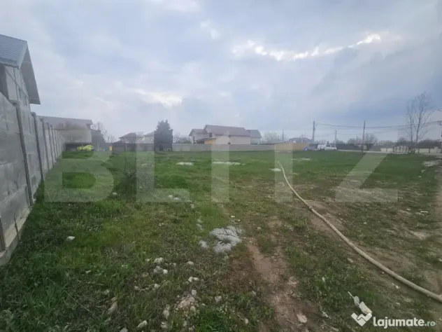 Teren Intravilan cu o suprafata de 700 mp in zona Floresti