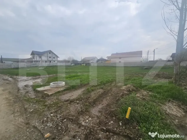 Teren Intravilan cu o suprafata de 700 mp in zona Floresti