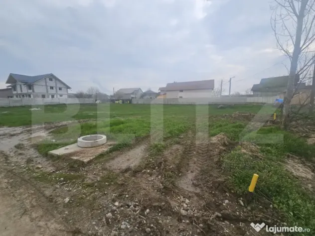 Teren Intravilan cu o suprafata de 700 mp in zona Floresti
