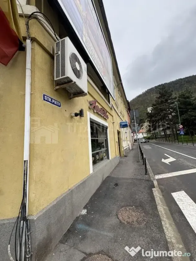 Garsonieră spațioasă 42 mp, complet renovată, poziți...