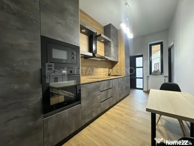 Garsonieră spațioasă 42 mp, complet renovată, poziți...