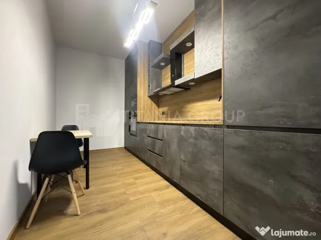 Garsonieră spațioasă 42 mp, complet renovată, poziți...