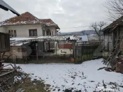 Casa plan parter plus etaj cu 3 camere, 158 mp si 6300 mp te 