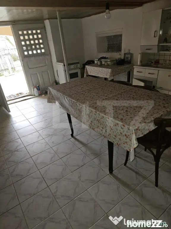 Casa plan parter plus etaj, cu 3 camere, 158 mp si 6300 mp t - Targu Jiu (Gorj)
