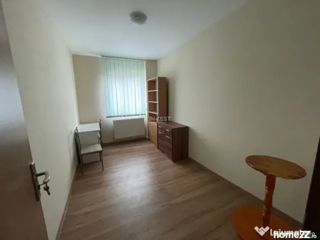 Apartament 3 camere, decomandat, zona Pacurari- Piata Pacura