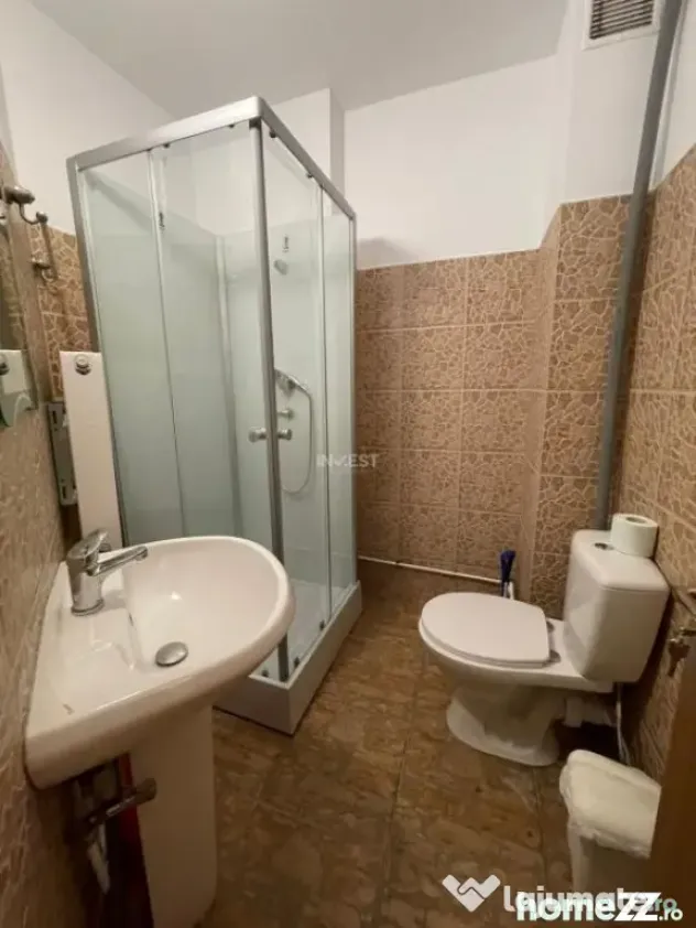 Apartament 3 camere, decomandat, zona Pacurari- Piata Pacura