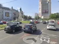 Metrou Universitate sp 37 mp trafic intens pietonal vizib... 