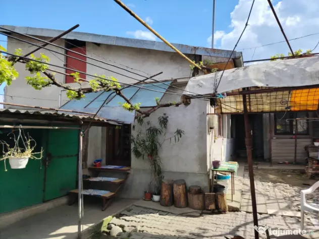 Casă cu potențial, excelent, lângă Medicină și Spitalu