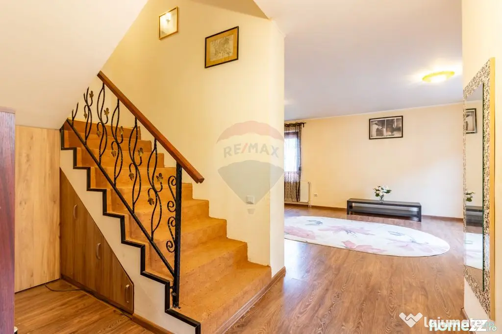 Casă / Vilă tip duplex cu 4 camere de vânzare în Drag...