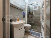 Apartament ultracentral, cu o cameră si curte comună. 