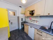 Apartament cu 3 camere de vanzare Victor Babeș etaj 1 