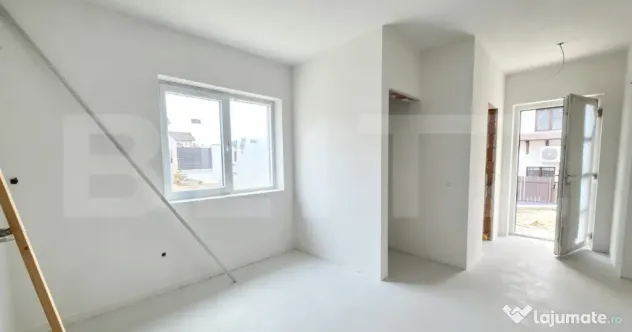 Casă individuală modernă de vânzare în Corunca