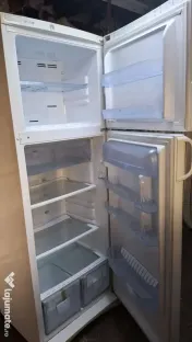 Frigider INDESIT in functiune 
