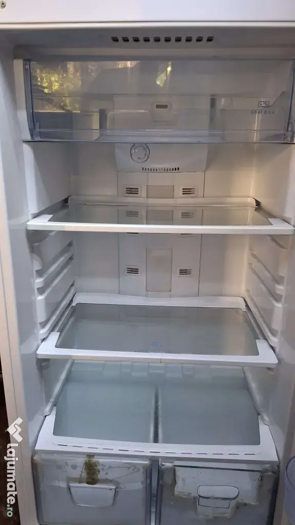 Frigider INDESIT in functiune