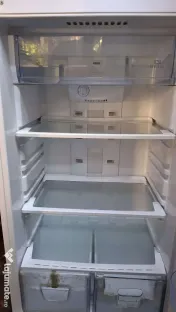 Frigider INDESIT in functiune 