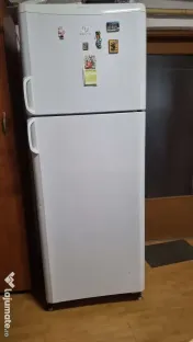 Frigider INDESIT in functiune 