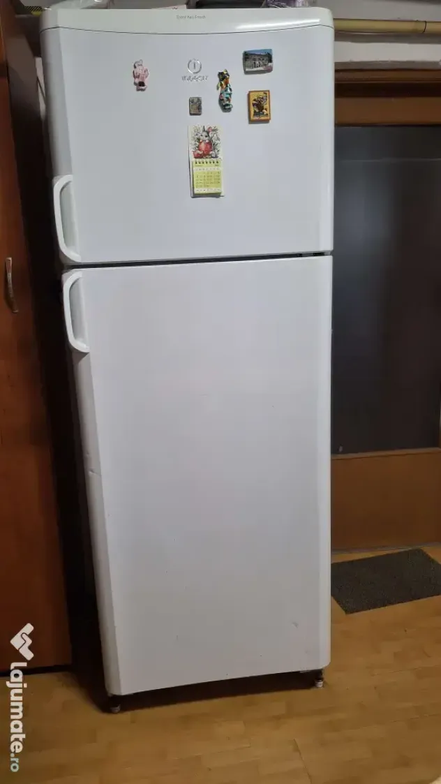 Frigider INDESIT in functiune