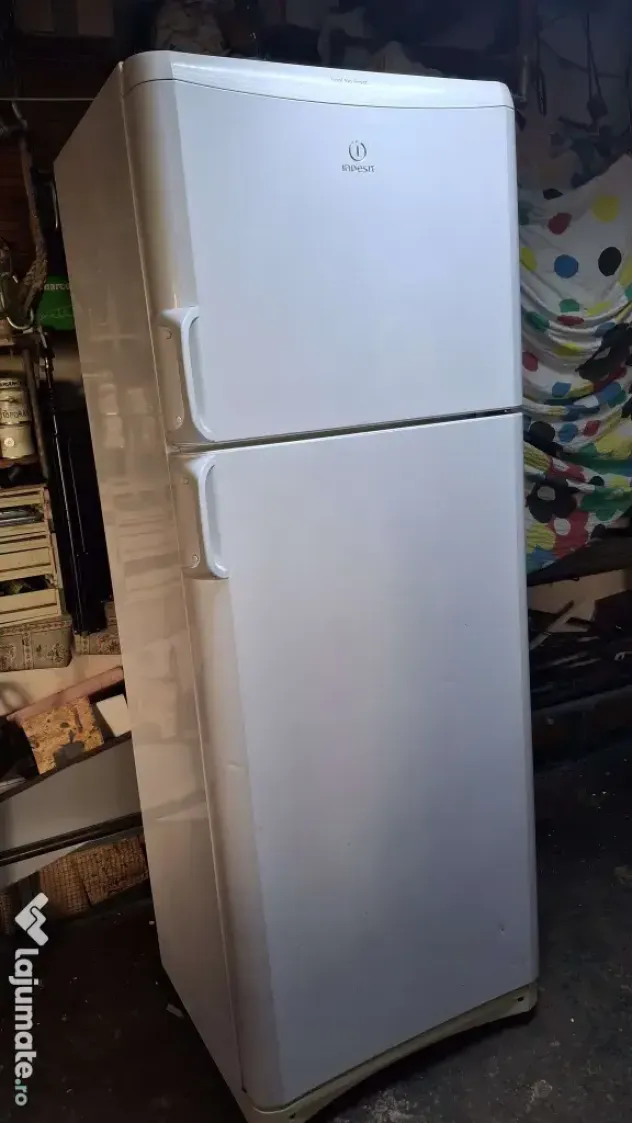 Frigider INDESIT in functiune