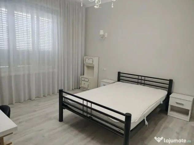 Apartament 3 camere la casa ,ultracentral, 550 E neg. Com...