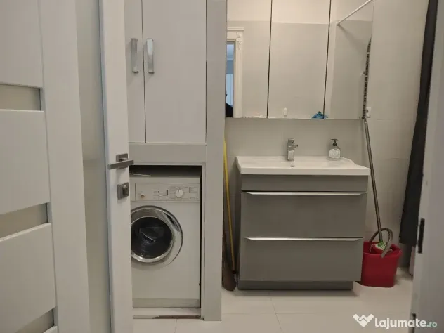 Apartament 3 camere la casa ,ultracentral, 550 E neg. Com...