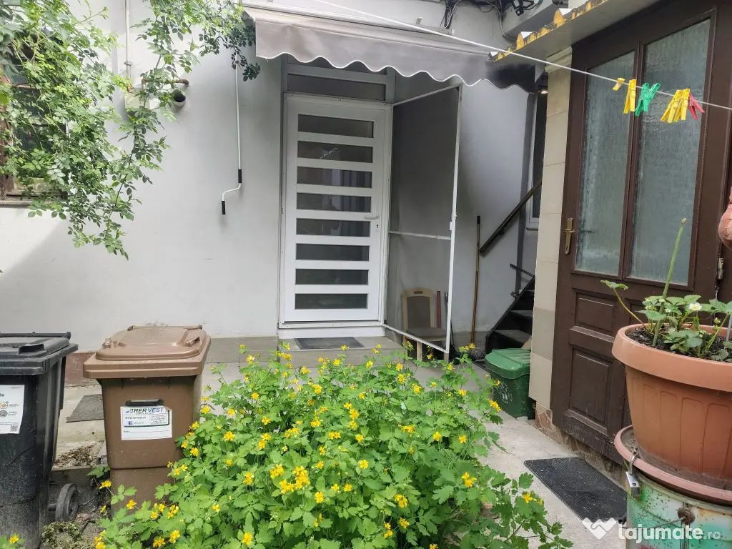 Apartament 3 camere la casa ,ultracentral, 550 E neg. Com...