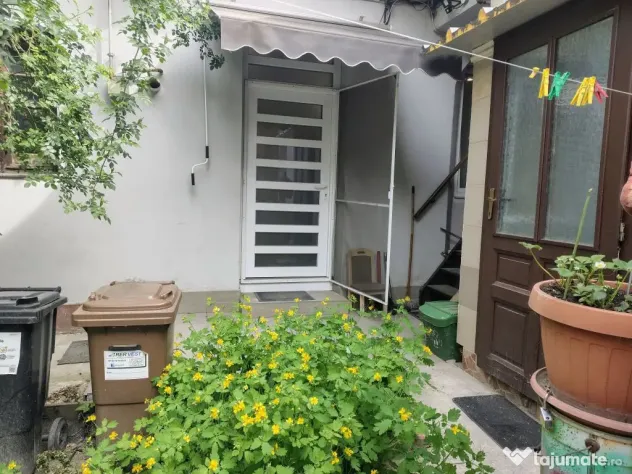 Apartament 3 camere la casa ,ultracentral, 550 E neg. Com...