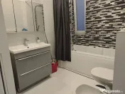 Apartament 3 camere la casa ,ultracentral, 550 E neg. Com... 