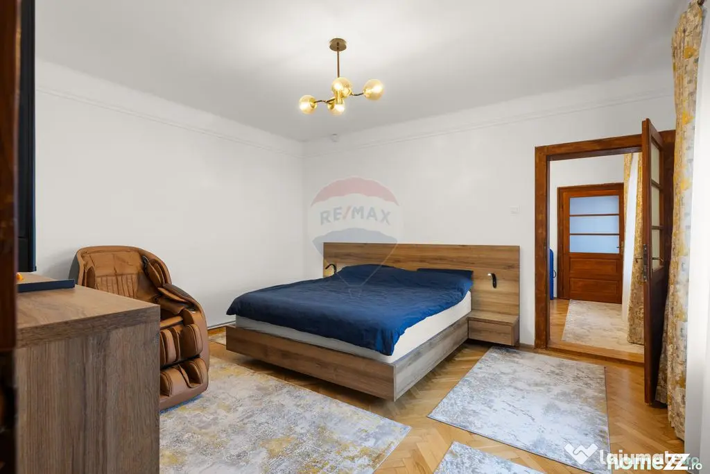 Casă cu 5 camere de vânzare - Aradul Nou