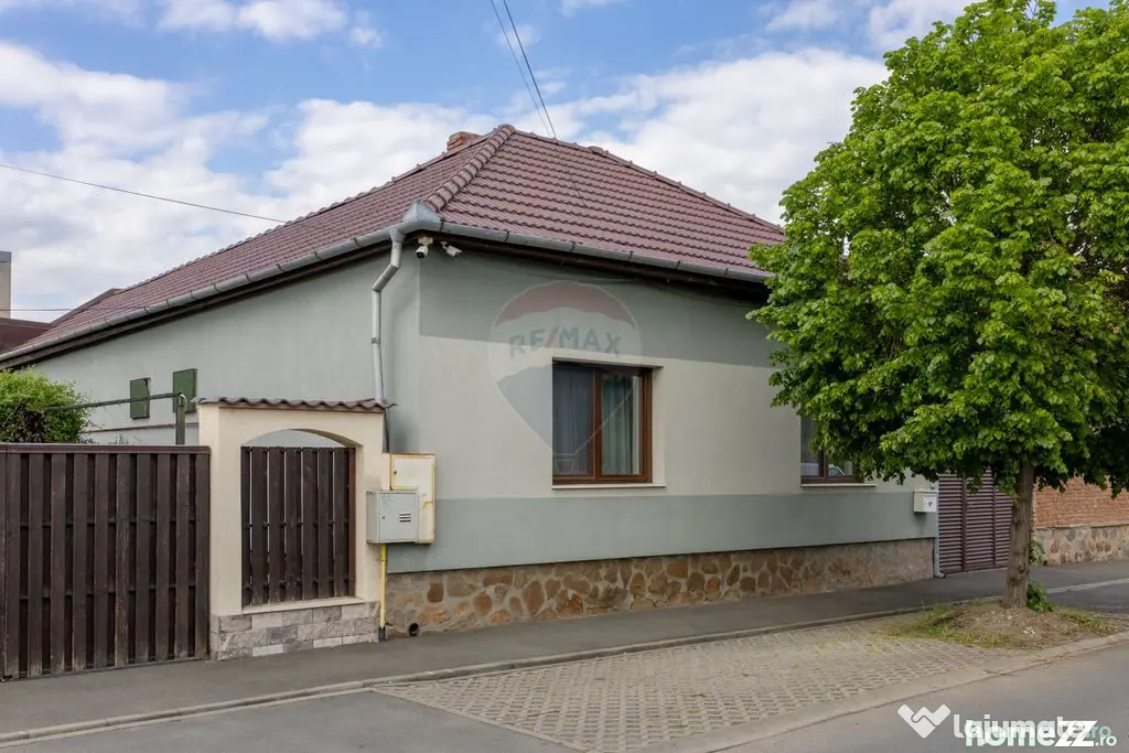 Casă cu 5 camere de vânzare - Aradul Nou