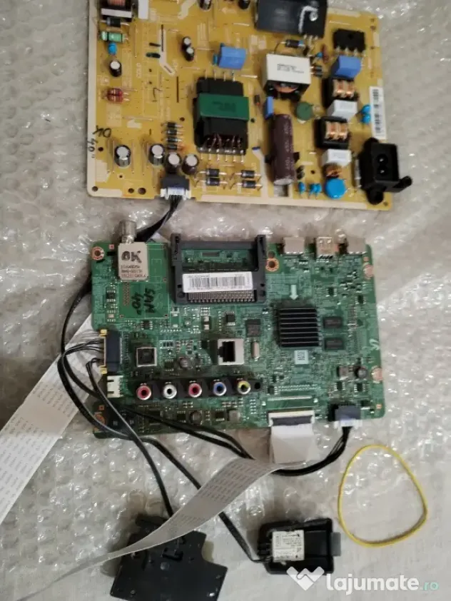 Dezmembrez samsung ue40j5200
