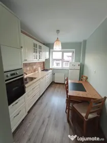 Vanzare apartament 3 camere, Teiul Doamnei, et. 3, an 1983, 71 mp, proprietar