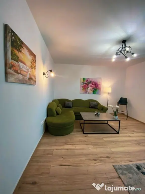 Apartament 3 camere zona Coresi ,parcare,2 gr,164900 Euro