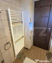 Apartament 3 camere, decomandat, balcon, parcare, zona Calva 