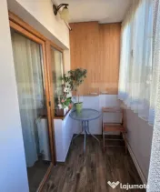 Apartament 3 camere, decomandat, balcon, parcare, zona Calva 
