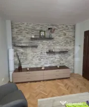 Apartament 3 camere, decomandat, balcon, parcare, zona Calva 