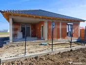 Casa rosu Osorhei | 117 mp utili | 553 mp teren | 4 camere 