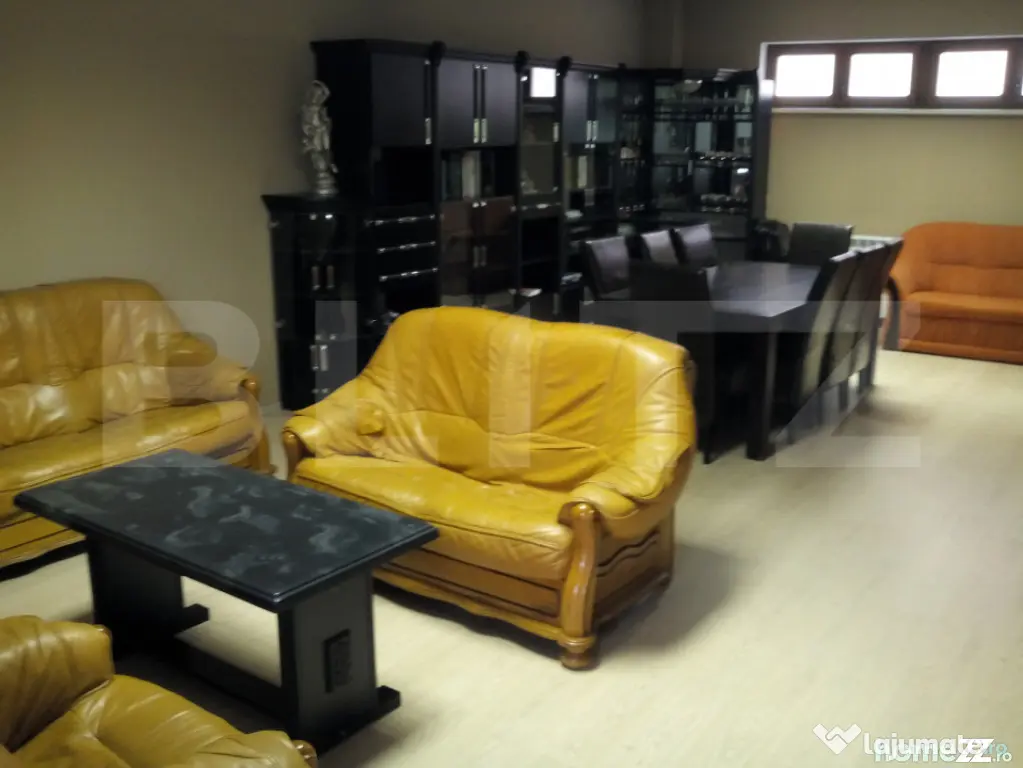Casa de vanzare, 10 camere, 611 mp + teren de 440 mp - Orade