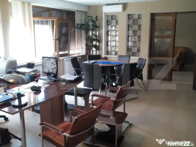 Casa de vanzare, 10 camere, 611 mp + teren de 440 mp - Orade