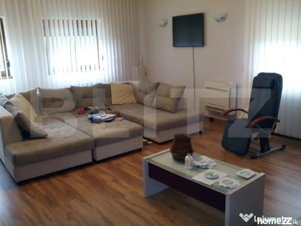 Casa de vanzare, 10 camere, 611 mp + teren de 440 mp - Orade