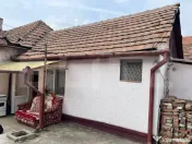 Vand casa in Oradea, intr-o zona linistita, aproape de centr 