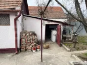 Vand casa in Oradea, intr-o zona linistita, aproape de centr 