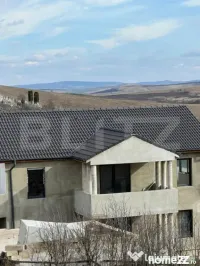 Casă cu 4 camere cu panoramă în centrul Dezmirului! 