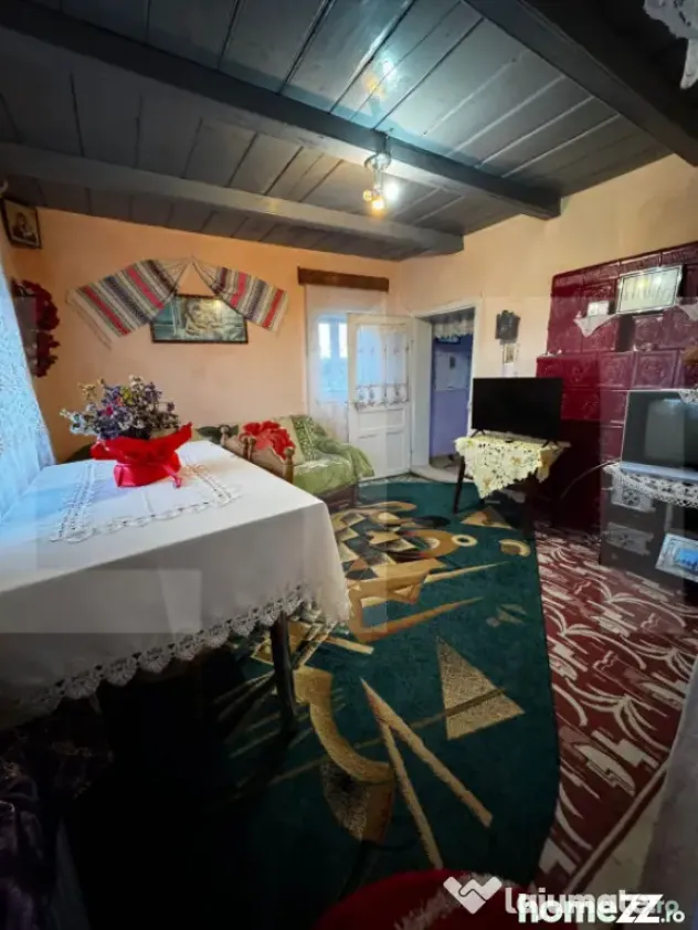 Două Case pe Același Teren în Cucorăni – Proprietate U