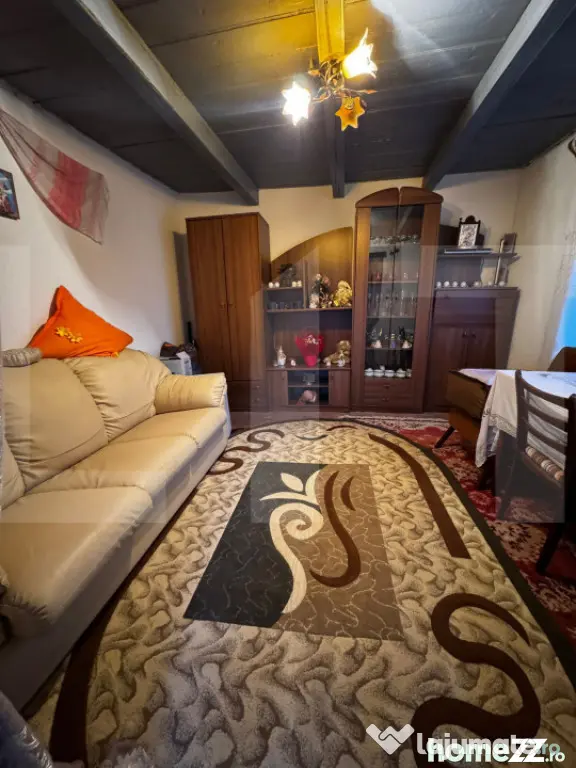 Două Case pe Același Teren în Cucorăni – Proprietate U