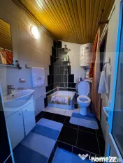 Două Case pe Același Teren în Cucorăni – Proprietate U 