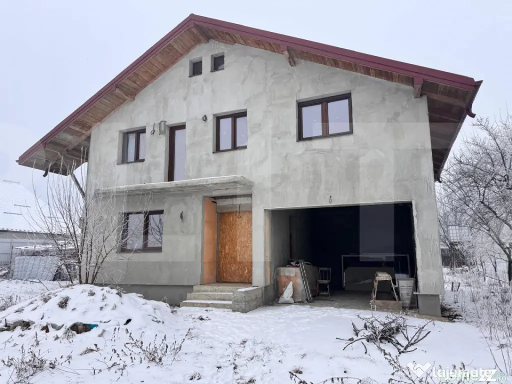 Casă la gri cu teren 1000mp cu priveliște superbă - Iazul