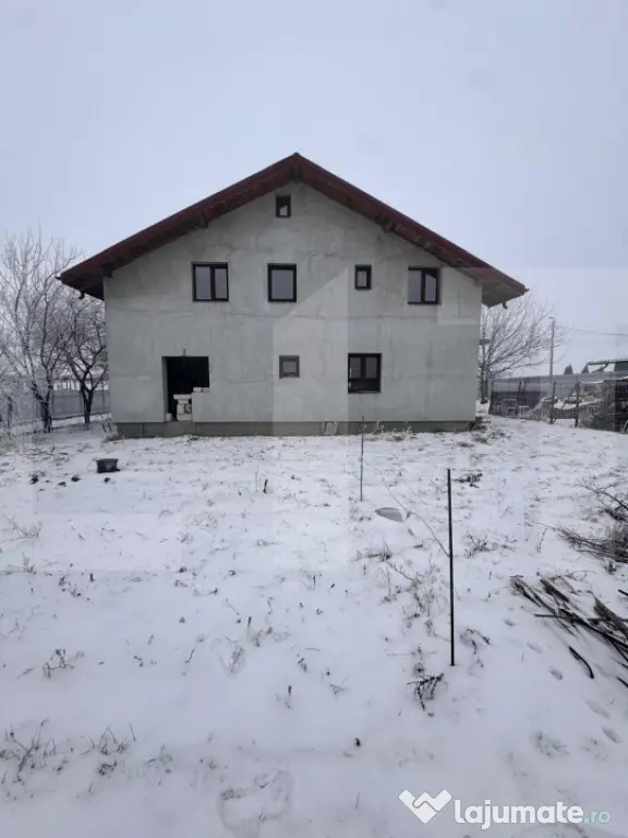 Casă la gri cu teren 1000mp cu priveliște superbă - Iazul