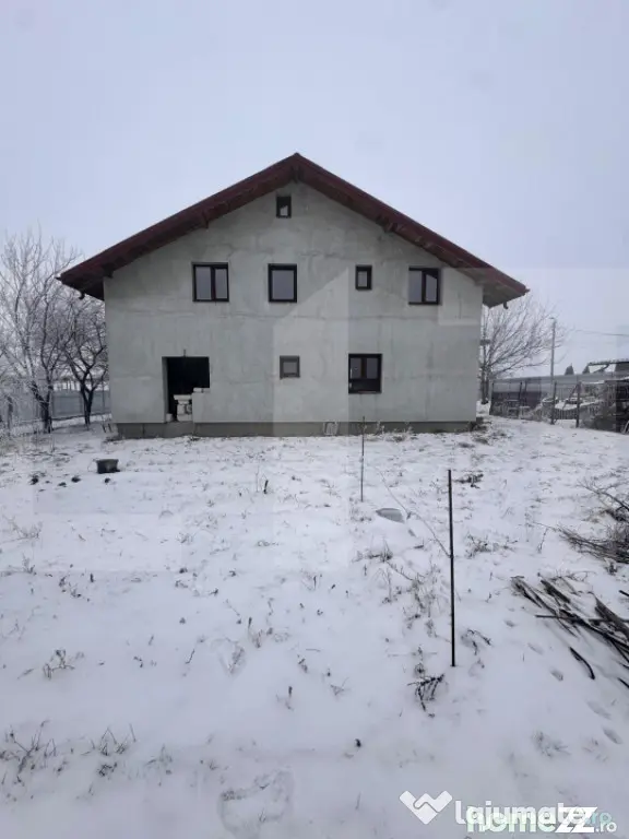 Casă la gri cu teren 1000mp cu priveliște superbă - Iazul