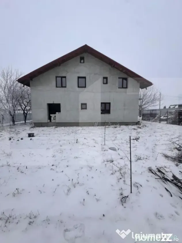 Casă la gri cu teren 1000mp cu priveliște superbă - Iazul