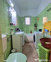 Apartament cu 2 dormitoare, balcon inchis, parter inalt, par 